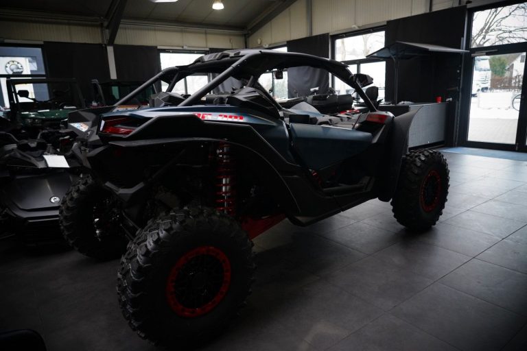 a182cefd-bb5f-431c-8947-49d023077f12