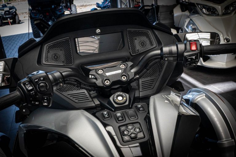 d6065ccc-4900-4fef-bab4-4b52248d36a8